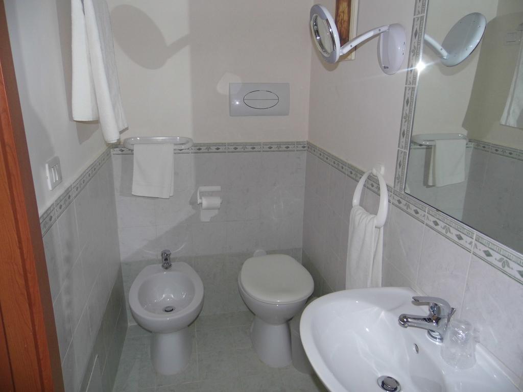 La Residenza Dei Nobili Bed & Breakfast Catanzaro Oda fotoğraf