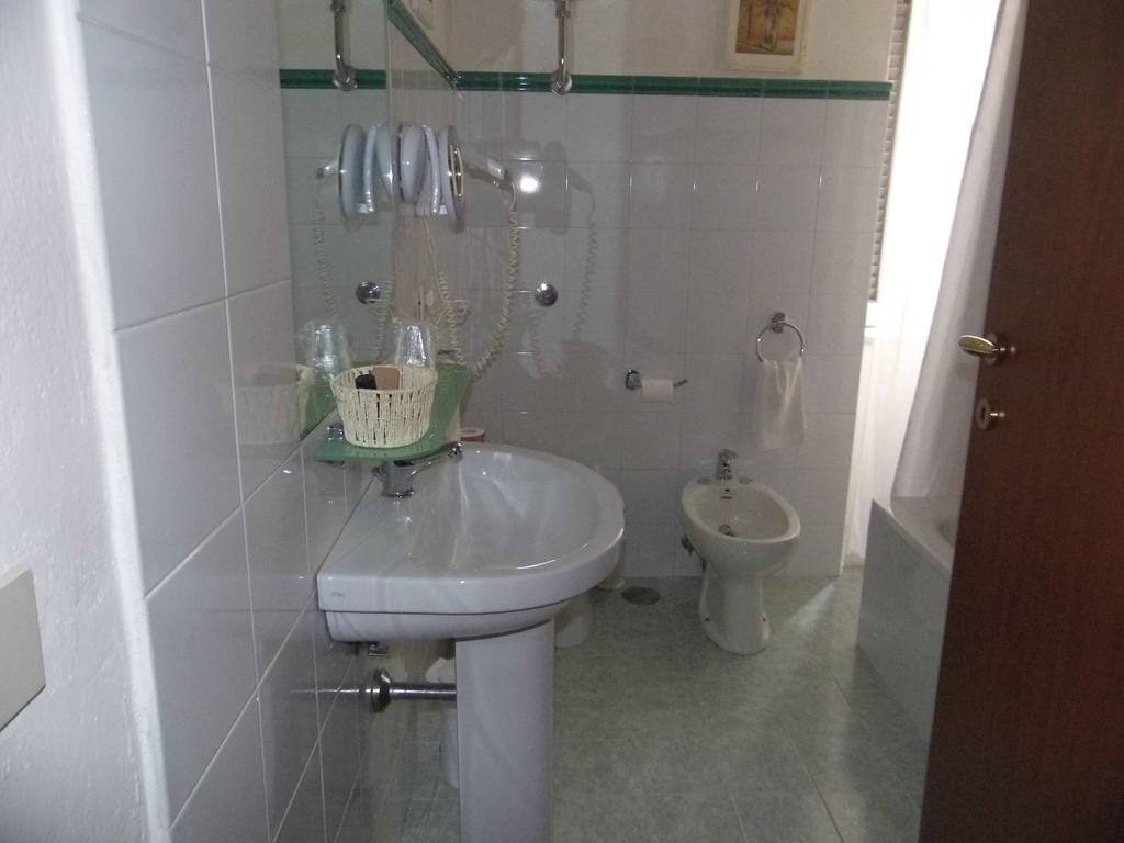 La Residenza Dei Nobili Bed & Breakfast Catanzaro Oda fotoğraf